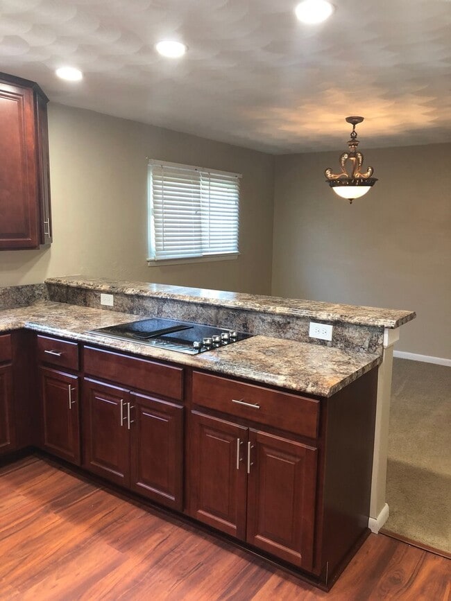 Building Photo - GORGEOUS HOME IN ARAGONA!