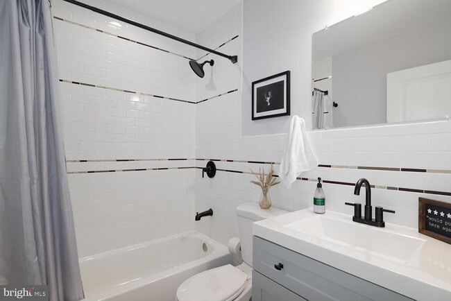 Building Photo - 1940 N Orianna St