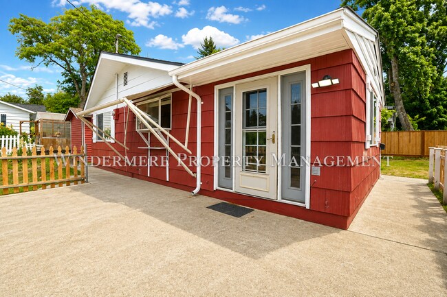 Building Photo - Three Bed Rambler on large fenced corner lot with patio