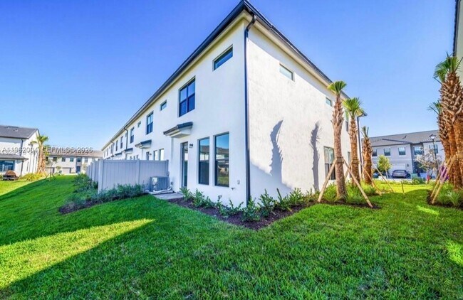 Building Photo - 2163 Appleton Cir S