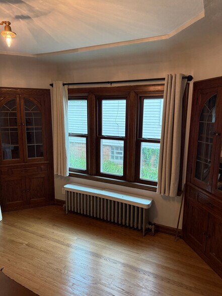 Building Photo - 517 N 66th St