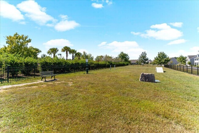 Building Photo - 4 Gardenia Dr