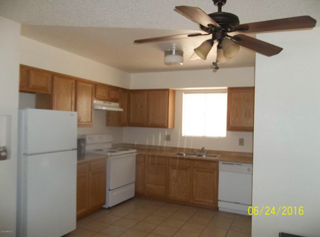 Building Photo - 465 W Ivyglen St
