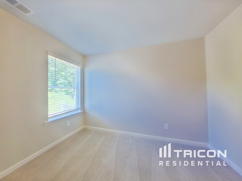 Building Photo - 683 Ragan Ct