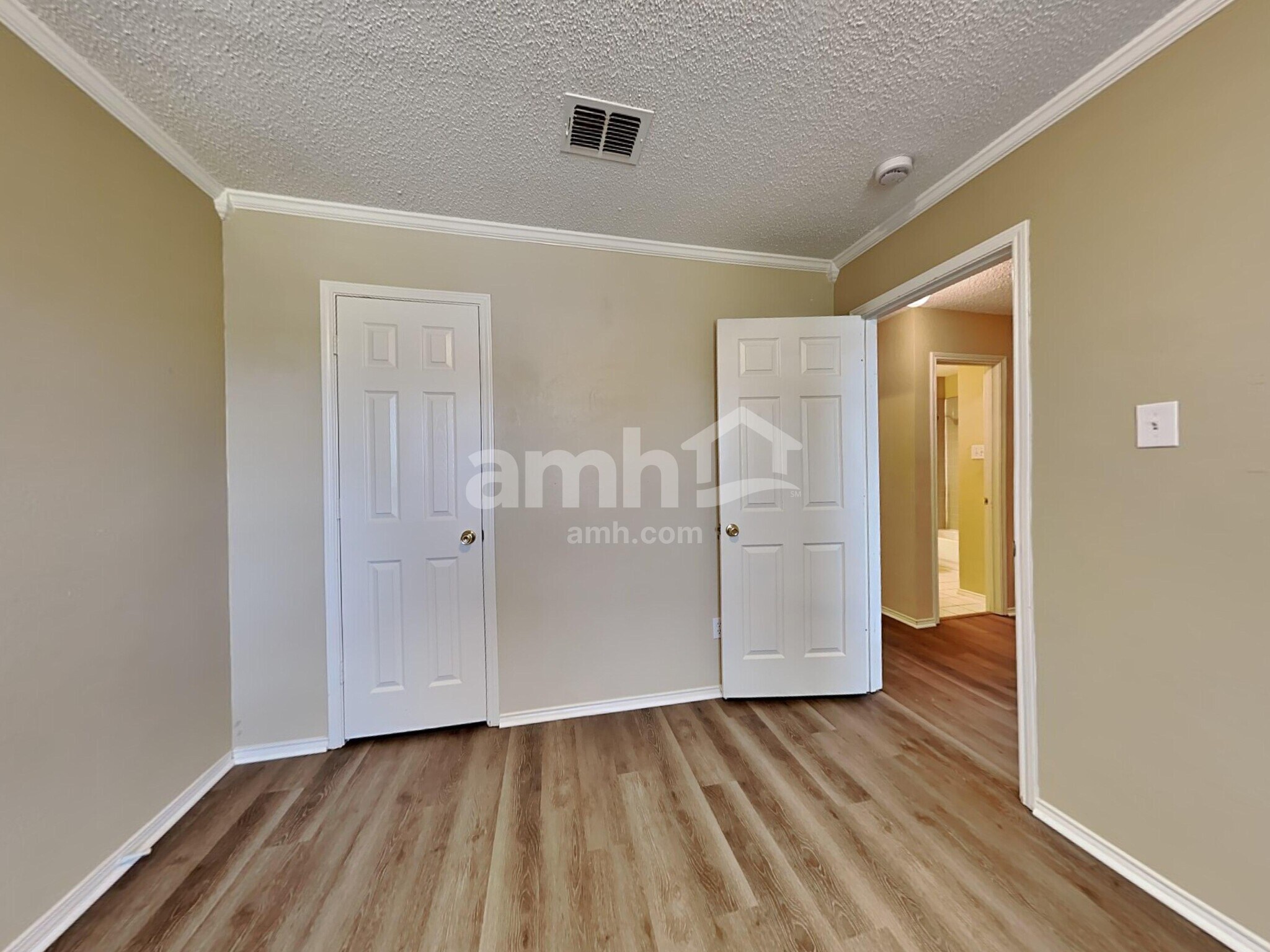 Building Photo - 3207 Athens Dr