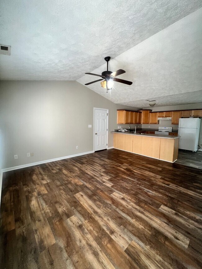 Building Photo - Sweet Living on Sweet Bay Drive - Move in Ready!