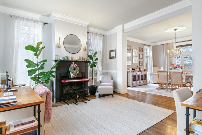Building Photo - Rent Special! See Description! Spacious Ho...