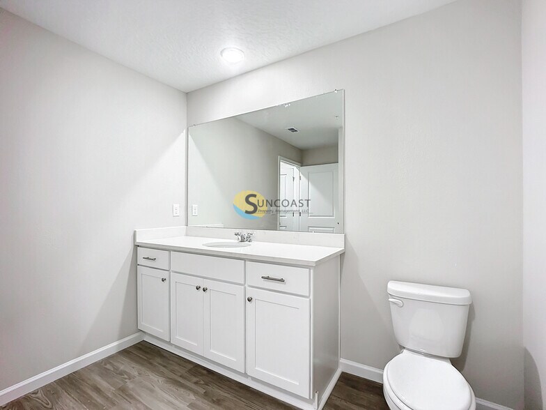 Building Photo - 6451 Breezy Oaks Wy