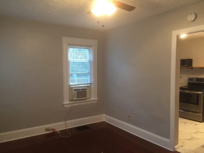 Building Photo - 3323 Emerson Ave