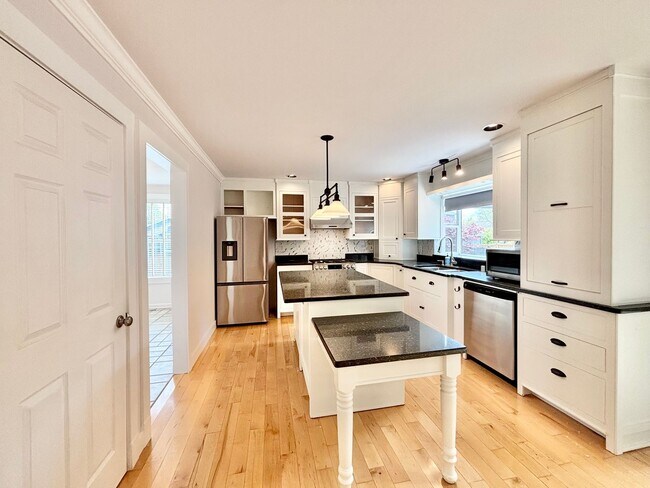 Building Photo - Great SFH for rent in North Rose Hill