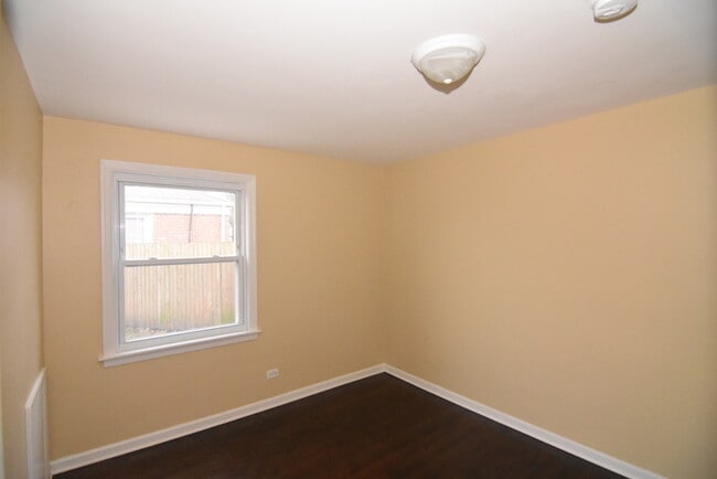 Building Photo - 2710 Reuter Ave