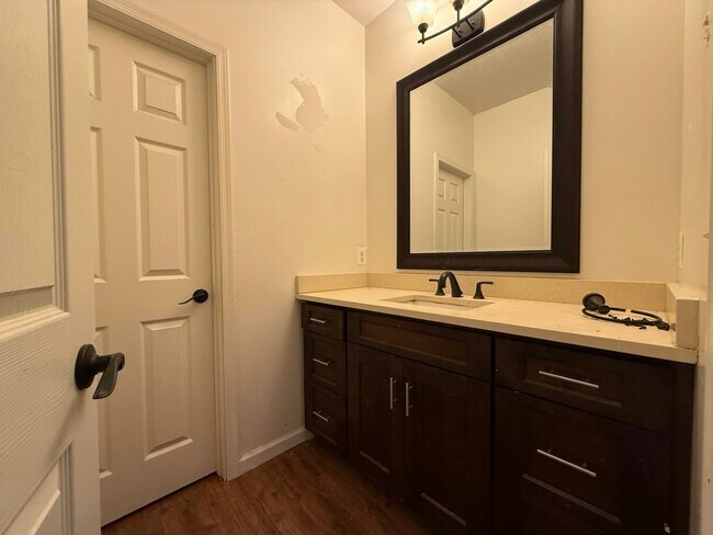 Building Photo - 921 Rainbow Mine Rd