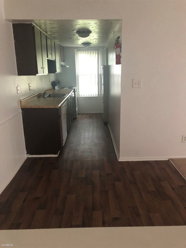 Building Photo - 1 br, 1 bath Apartment - 801 Green Rd Apt 421