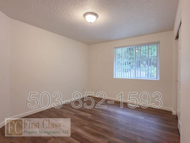 Building Photo - 13250 SW Menlor Ln