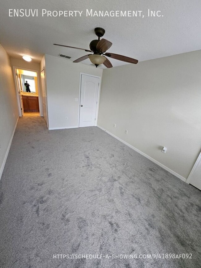 Building Photo - 9732 Trumpet Vine Loop