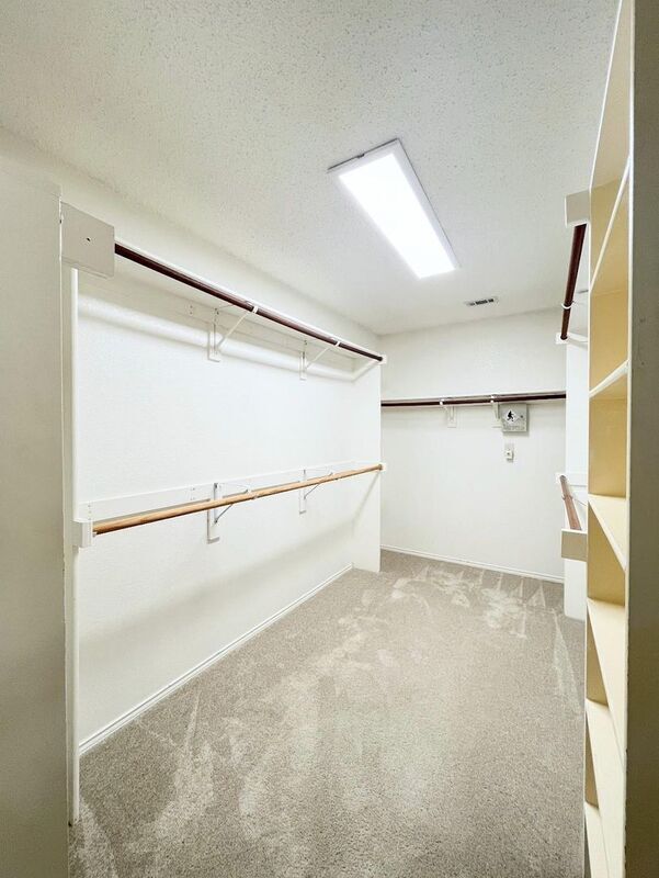 Building Photo - 10201 Max Ln