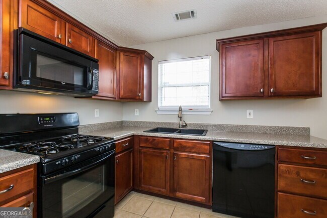 Building Photo - 3704 Lower Creek Dr
