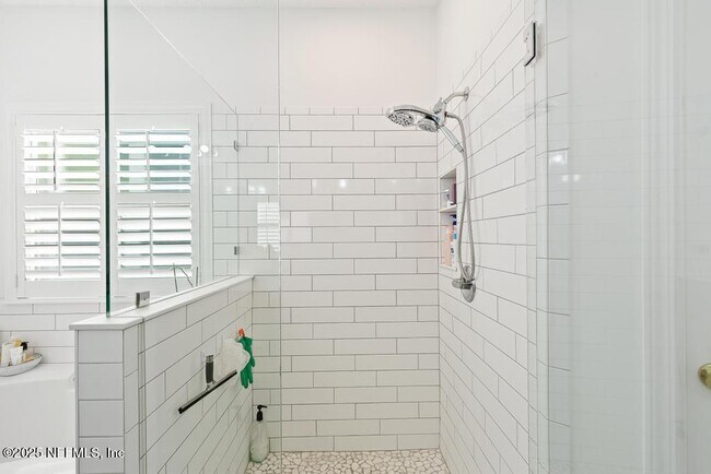 Building Photo - 3139 Ashgrove Rd