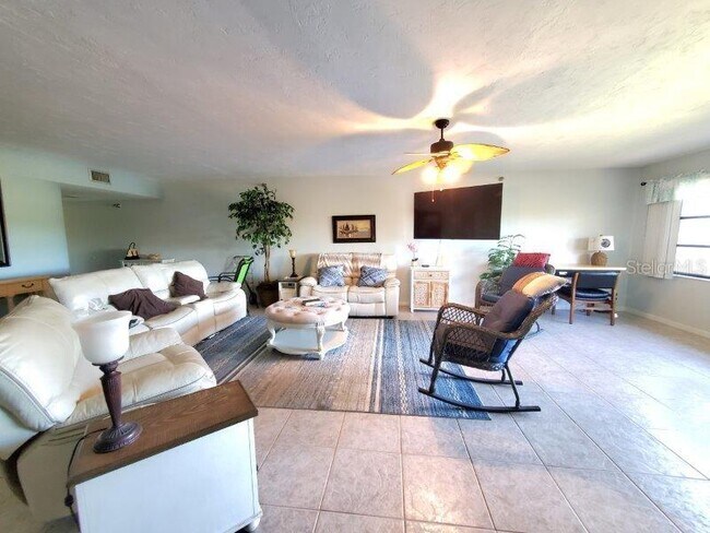 Building Photo - 23465 Harbor View Rd