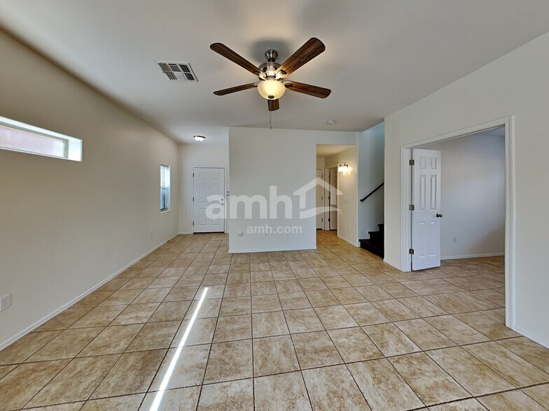 Building Photo - 447 E Placita Lezna