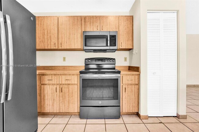 Building Photo - 8405 SW 181st Terrace