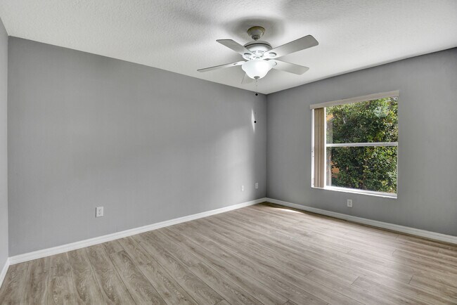 Building Photo - 11 Manderley Ln