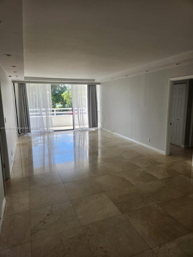 Building Photo - 20355 NE 34th Ct