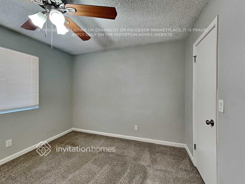 Building Photo - 1026 W Danbury Dr