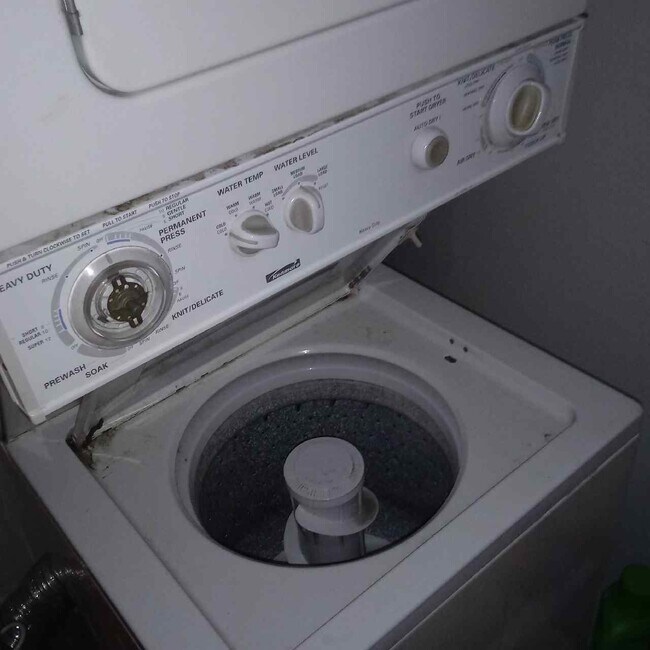 WASHER/DRYER 2ND FL. - 1834 Brandywine St