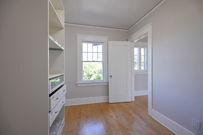 Building Photo - 1208 24th St