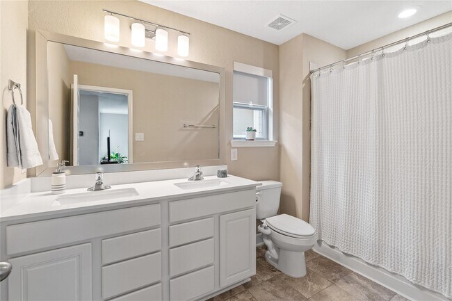 Building Photo - 1853 Commons Hill Ln