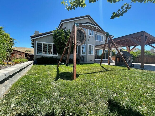 Building Photo - $6,950 - Canyon Lakes Luxury 4BR – Designer Upgrades, Wine Bar & Best Views in San Ramon