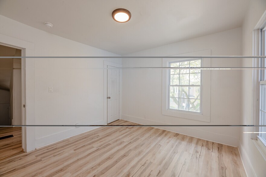 Building Photo - 575 Woodbine Ave