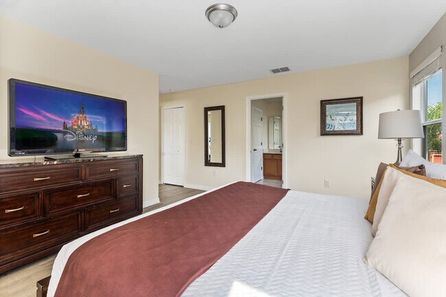 Building Photo - 220 Las Fuentes Dr