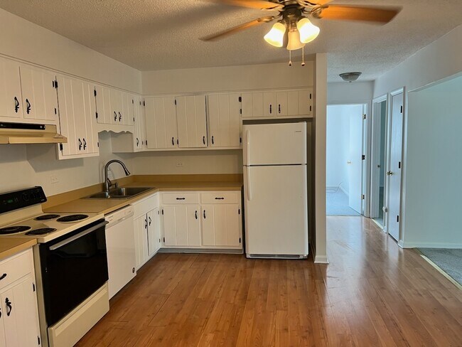 Building Photo - 214 Madison St