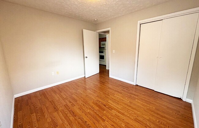 Building Photo - 551 Lowell Ave