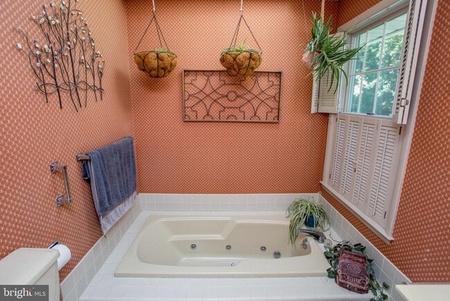 Building Photo - 67 Townview Dr