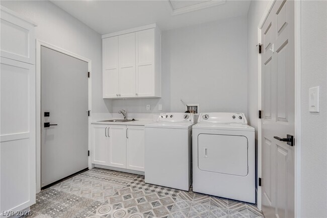 Building Photo - 2508 Sandilands Dr