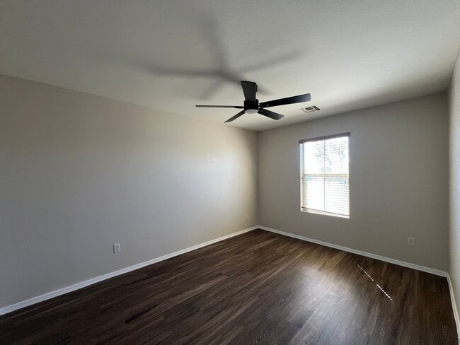 Building Photo - Highly desirable Spectrum community