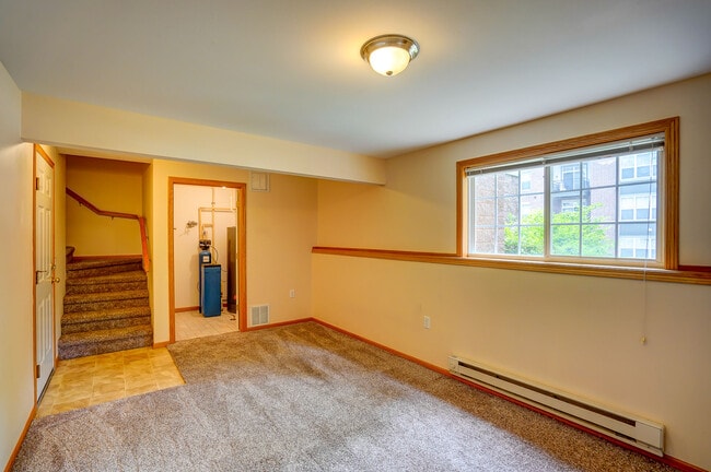 Building Photo - 1813 Carns Dr