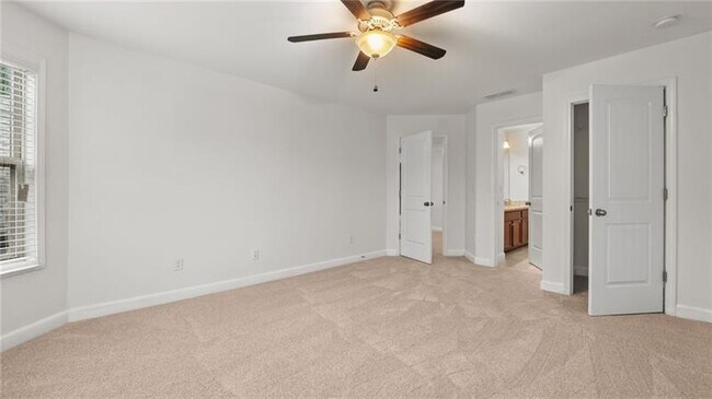 Building Photo - 2040 Bloomfield Ct