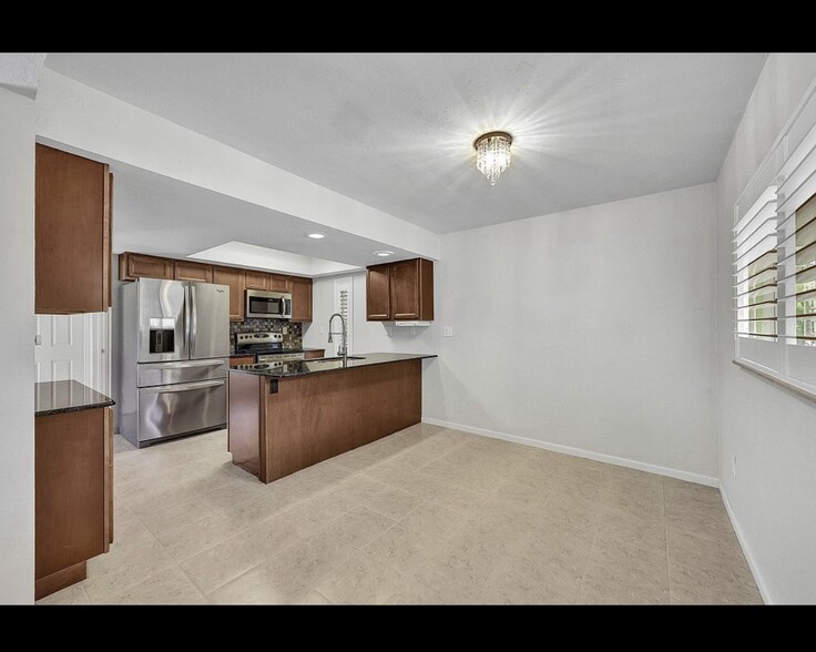 Building Photo - 4280 Island Cir