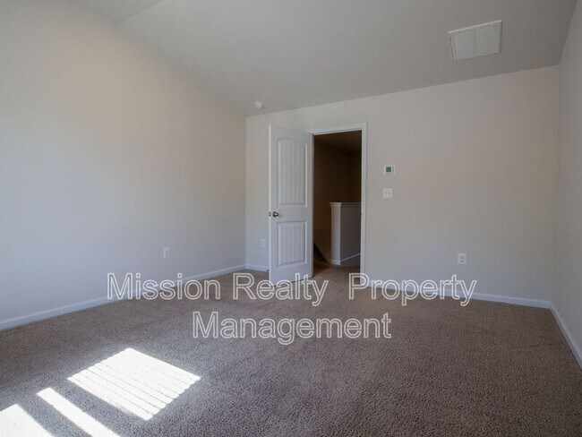 Building Photo - 2827 Meadowview Blvd