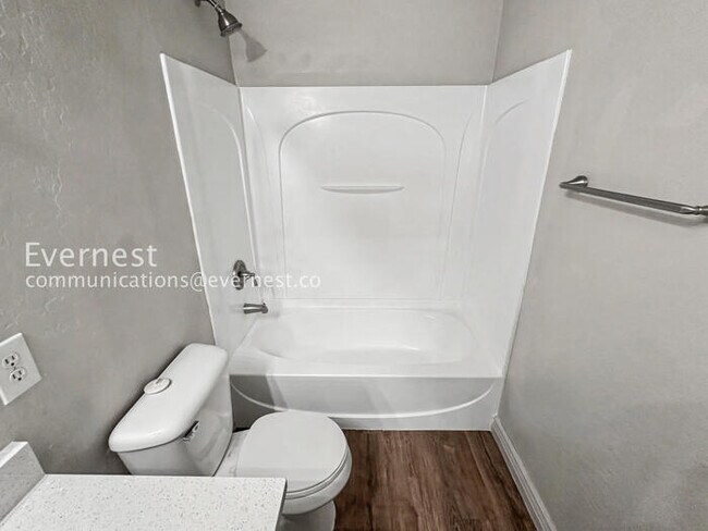 Building Photo - Limited Time Special Offer / 4 Bed, 3 Bath Home with Garage / Pet-Friendly / Vouchers Accepted / ...