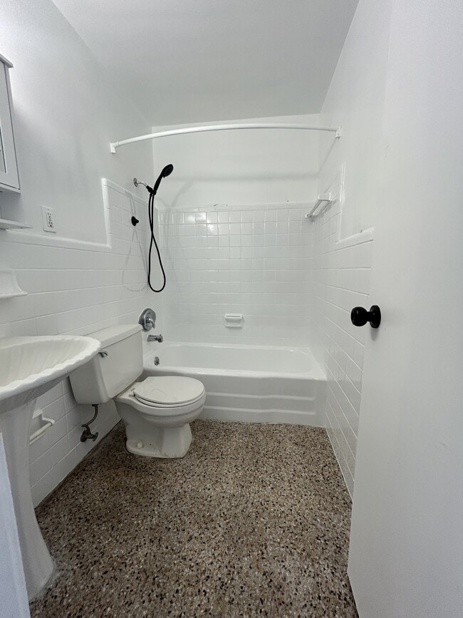 Building Photo - 14 Ronnie Cir