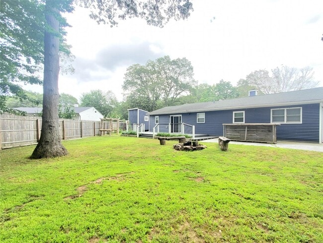Building Photo - 14 Westcliff Dr