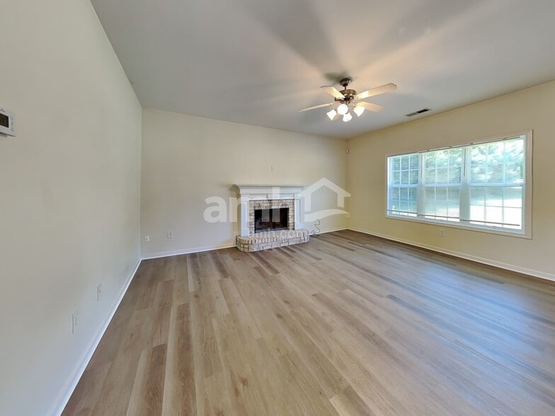 Building Photo - 35 Hampton Pl