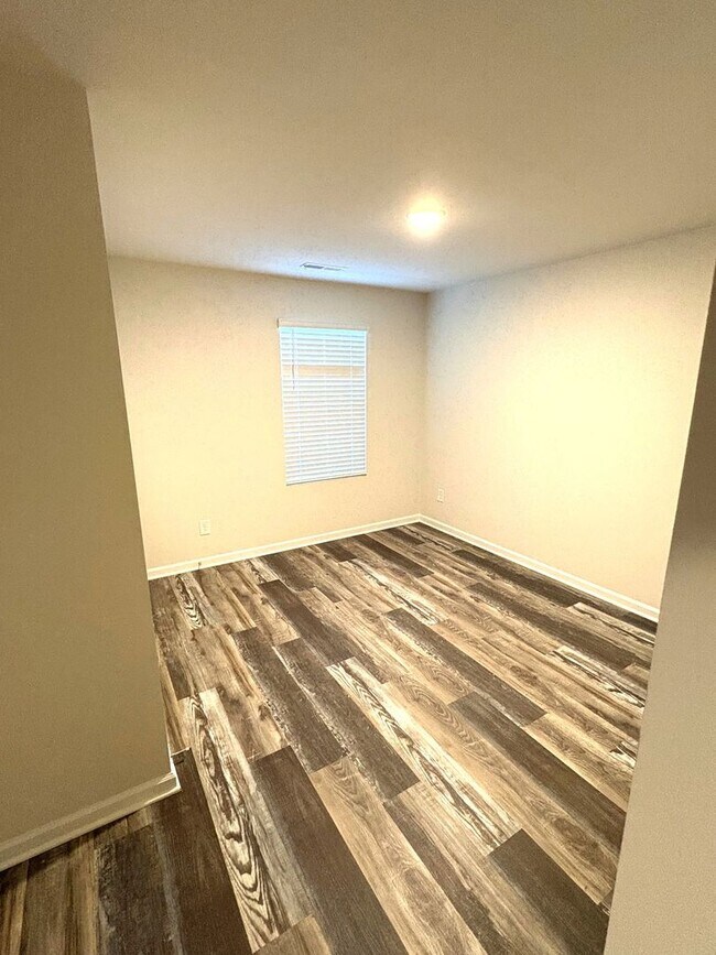 Building Photo - Stunning 3BR 2.5BA Home in Mooresville • 2 Car Garage