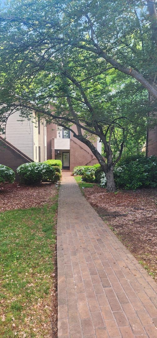 Building Photo - Fully furnished meticulously maintained upper condo