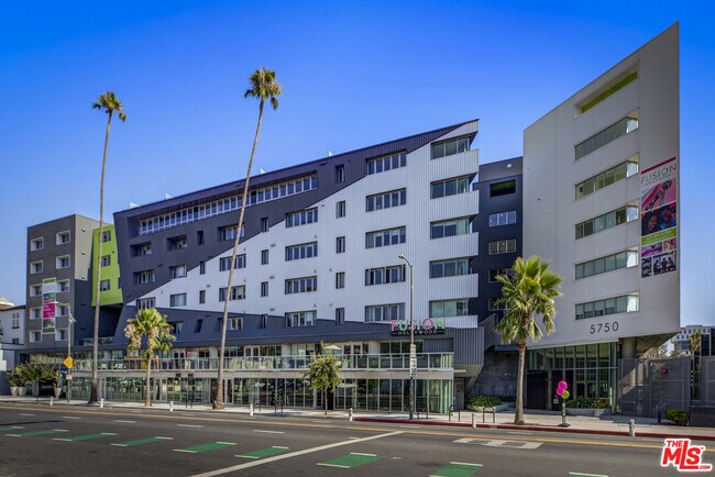 Building Photo - 5750 Hollywood Blvd